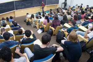 Uma das palestras durante a escola que fez parte do evento